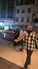 库里携爱妻阿耶莎参加朋友聚会 旁边保镖确定不是哈登吗🤣🤣